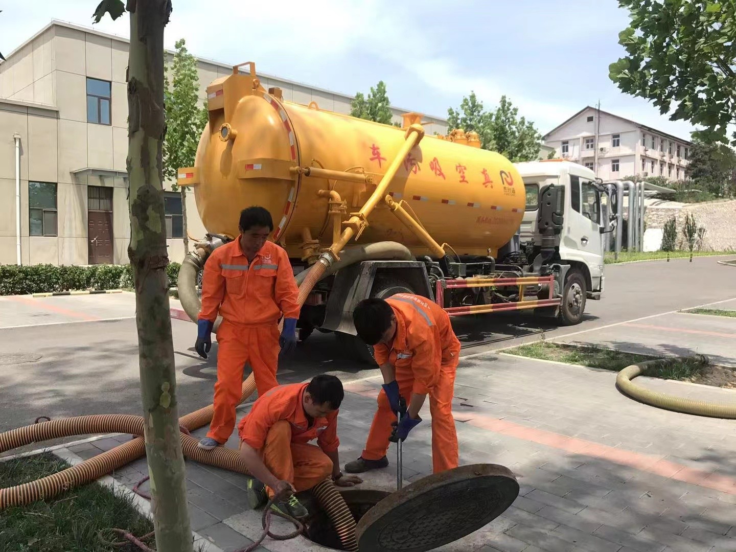 南开乡化粪池清理与5-8吨吸粪车施工效率分析